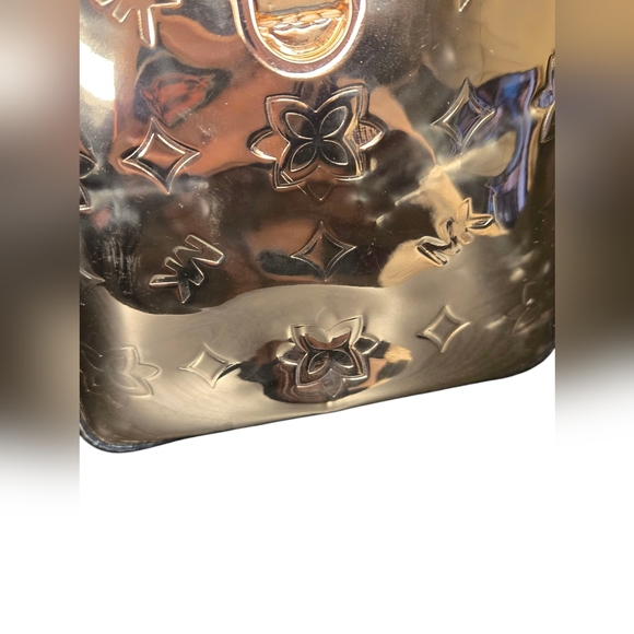 11x8x5.Michael Kors Gold Satchel Bag & wristlet. New shoulder strap. - Picture 4 of 15